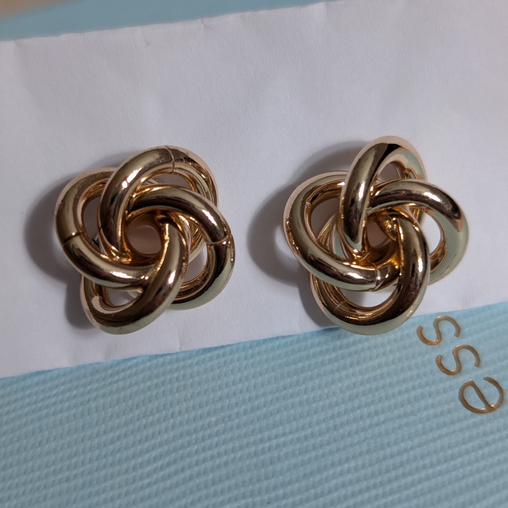 Elegant Gold Knot Earrings Brand New - Picture 3 of 5